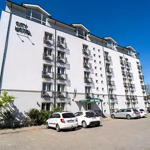 City Hotel Bucharest מלון